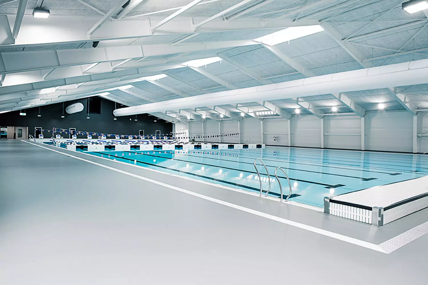 White air distribution system in Taastrup Svømmehal swimming facility, Denmark