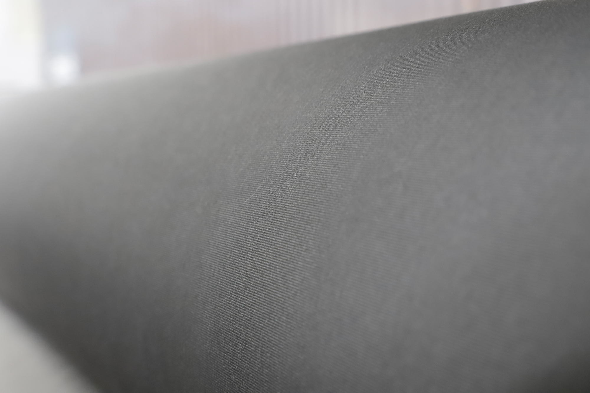 Graues Gewebe für Textilkanäle zur Luftverteilung in textilen Lüftungssystemen.