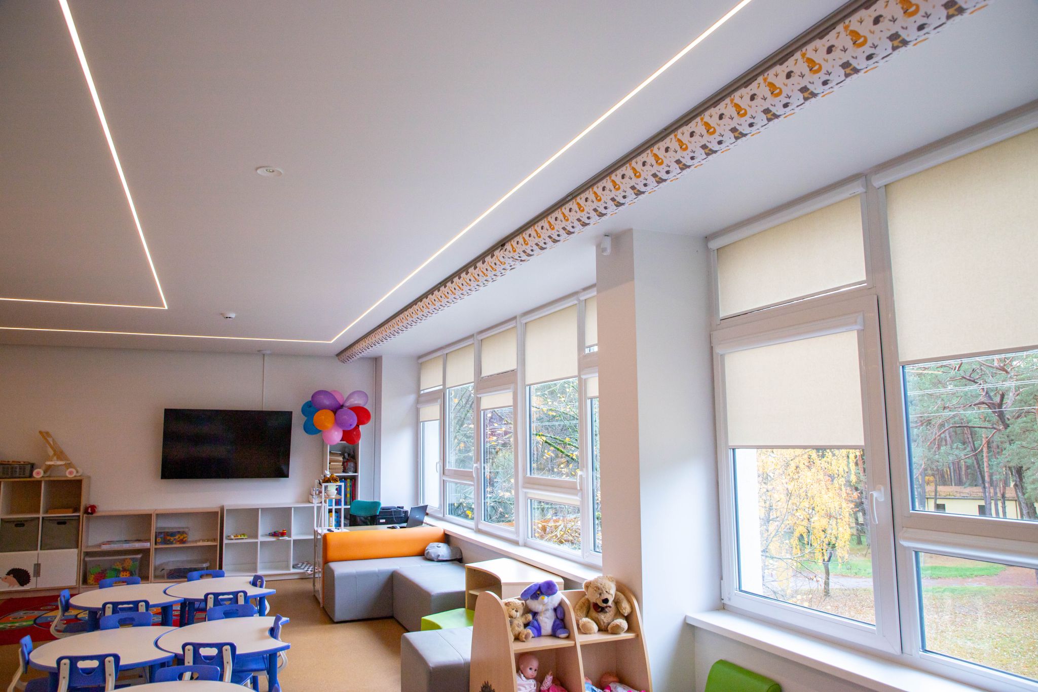 Sistema HVAC con conductos textiles para centros educativos modernos.