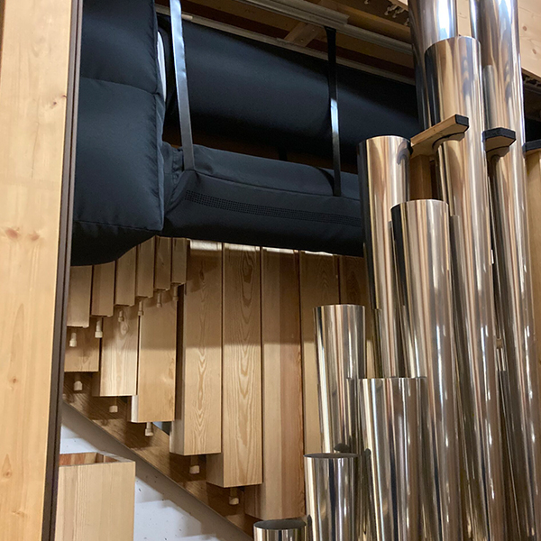 Conductos textiles para lugares de culto que mejoran la calidad del aire.