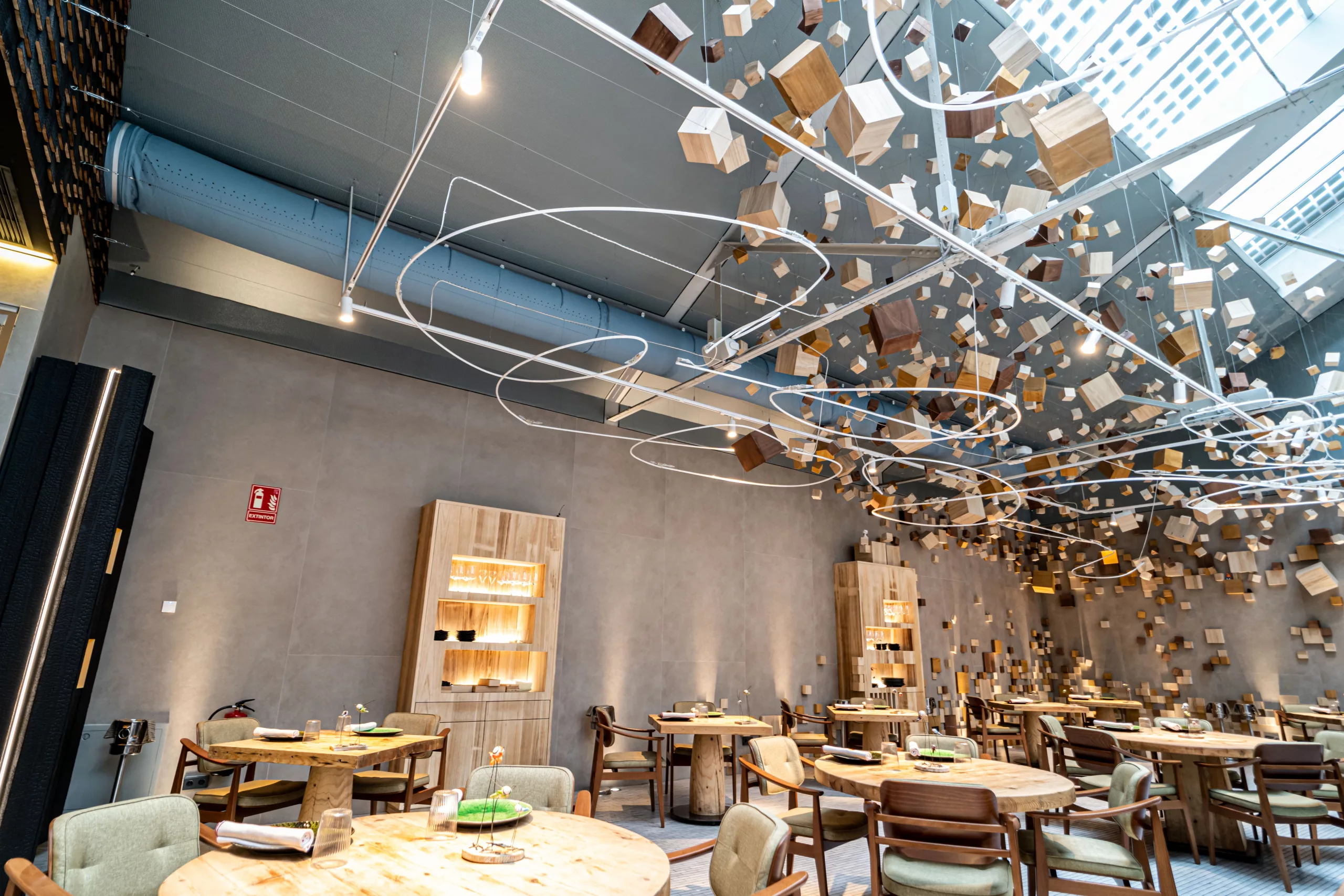 En restaurantes, una buena calidad del aire interior es clave para el confort de clientes y trabajadores: los conductos textiles aportan eficiencia y limpieza.