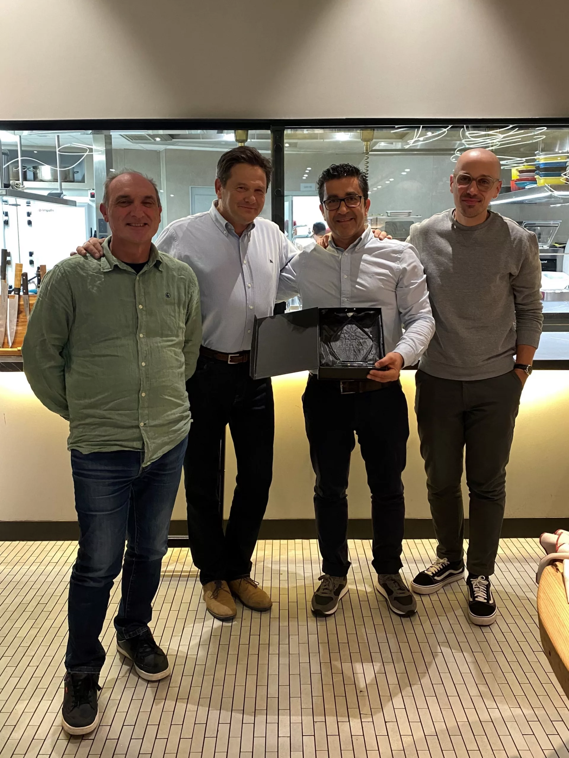 Entrega de premio al mejor instalador 2023 de sistemas FabricAir a Metalduct