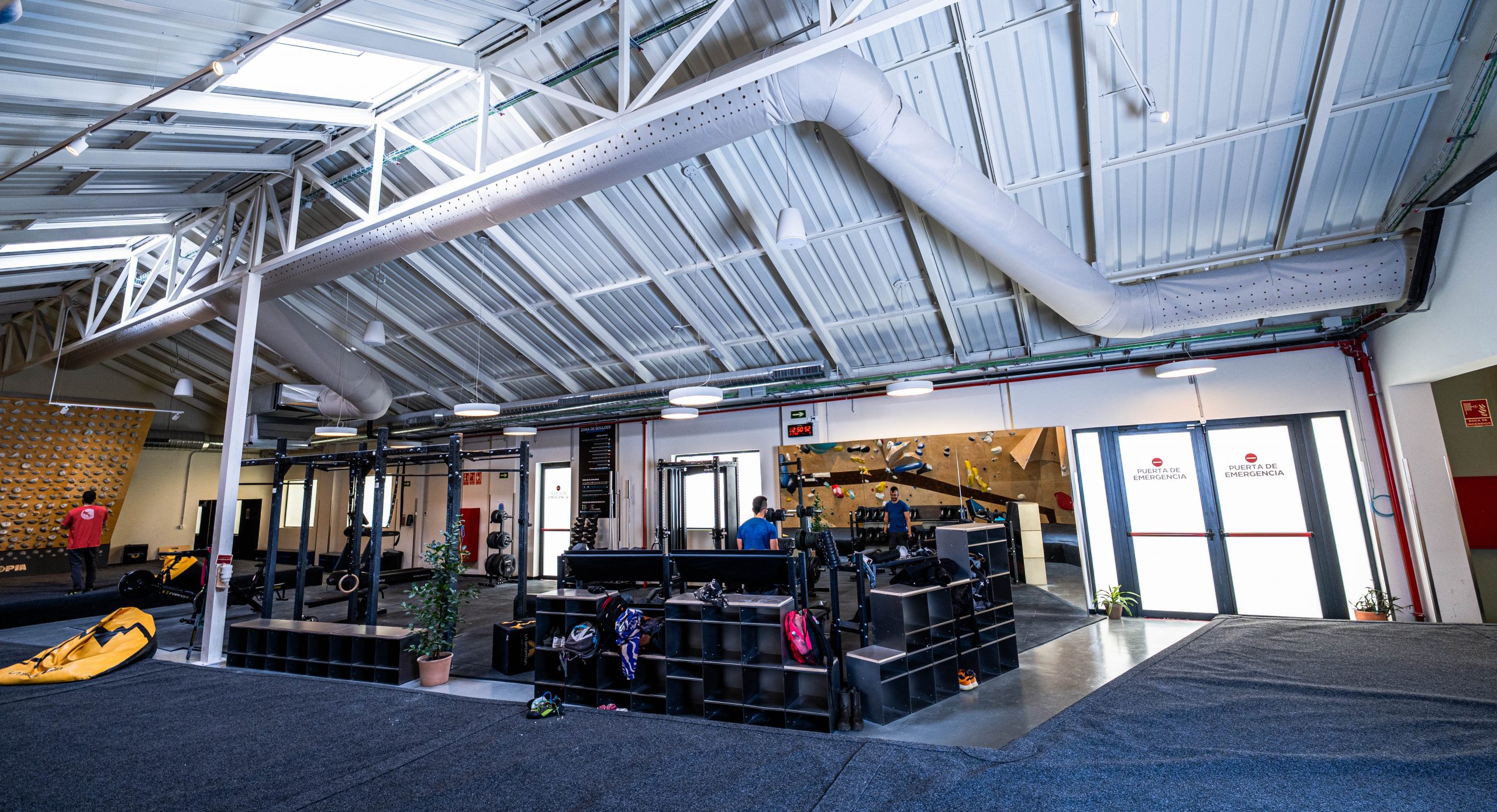 Sistema de ventilación textil FabricAir instalado en el rocódromo Sputnik