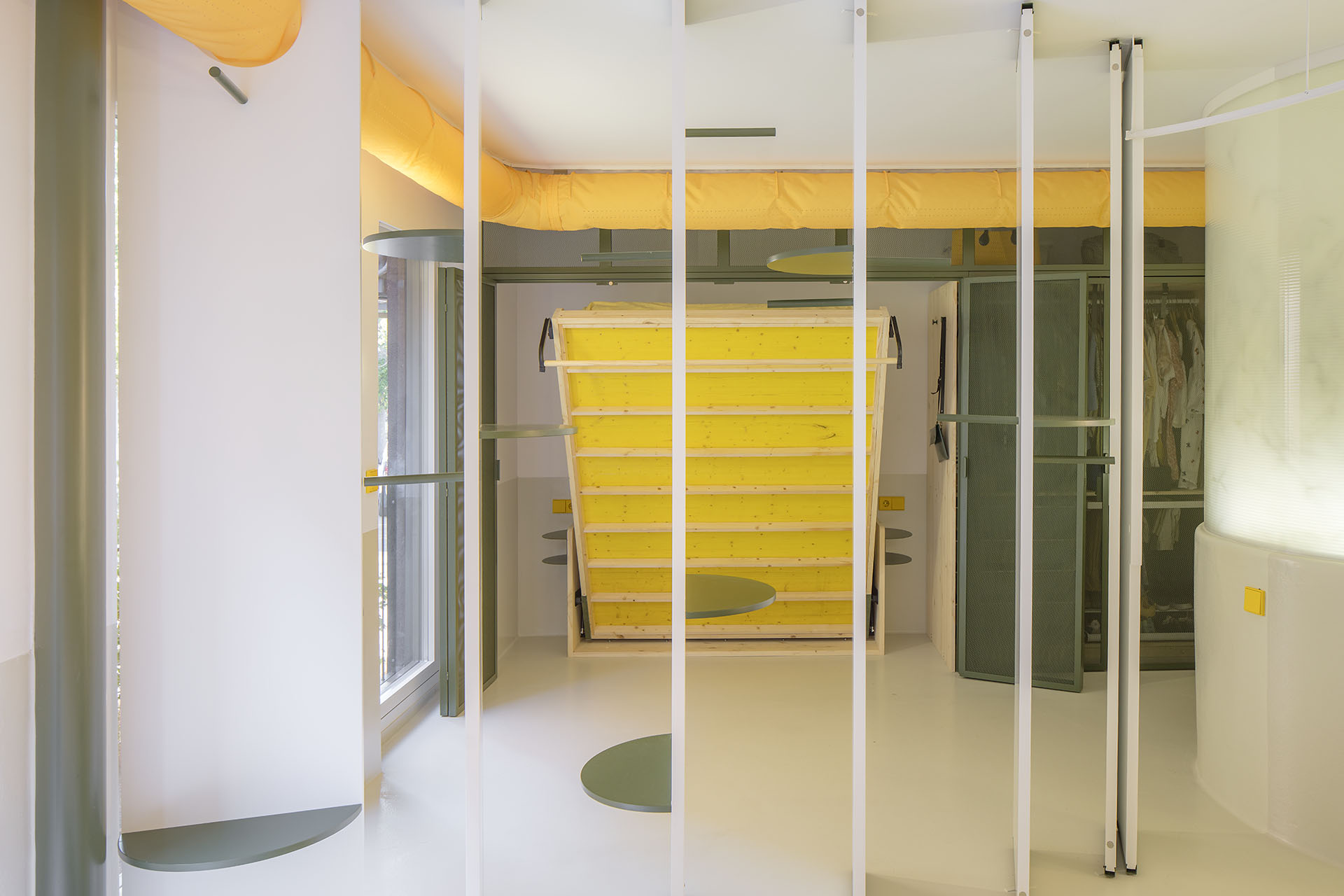 Conducto textil para climatización en la zona loft de Corrigan Estudio