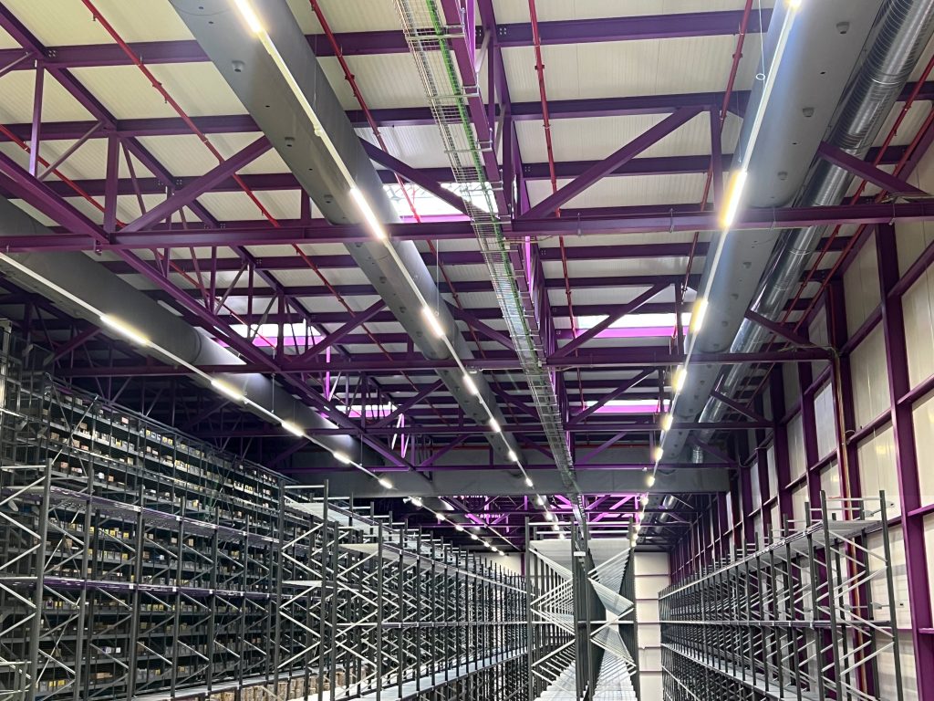 PassiveHaus certificó el proyecto de almacén farmaceaútico en el que se instaló el sistema de conductos textiles de FabricAir