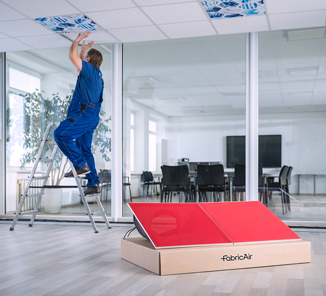 Homme installant une gaine textile, FR