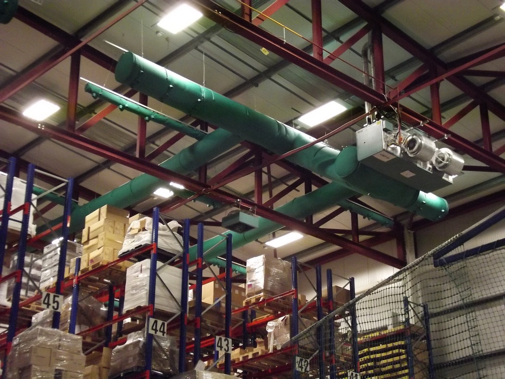 Eficiência energética e conforto térmico com condutas têxteis para centros logísticos de grande dimensão.