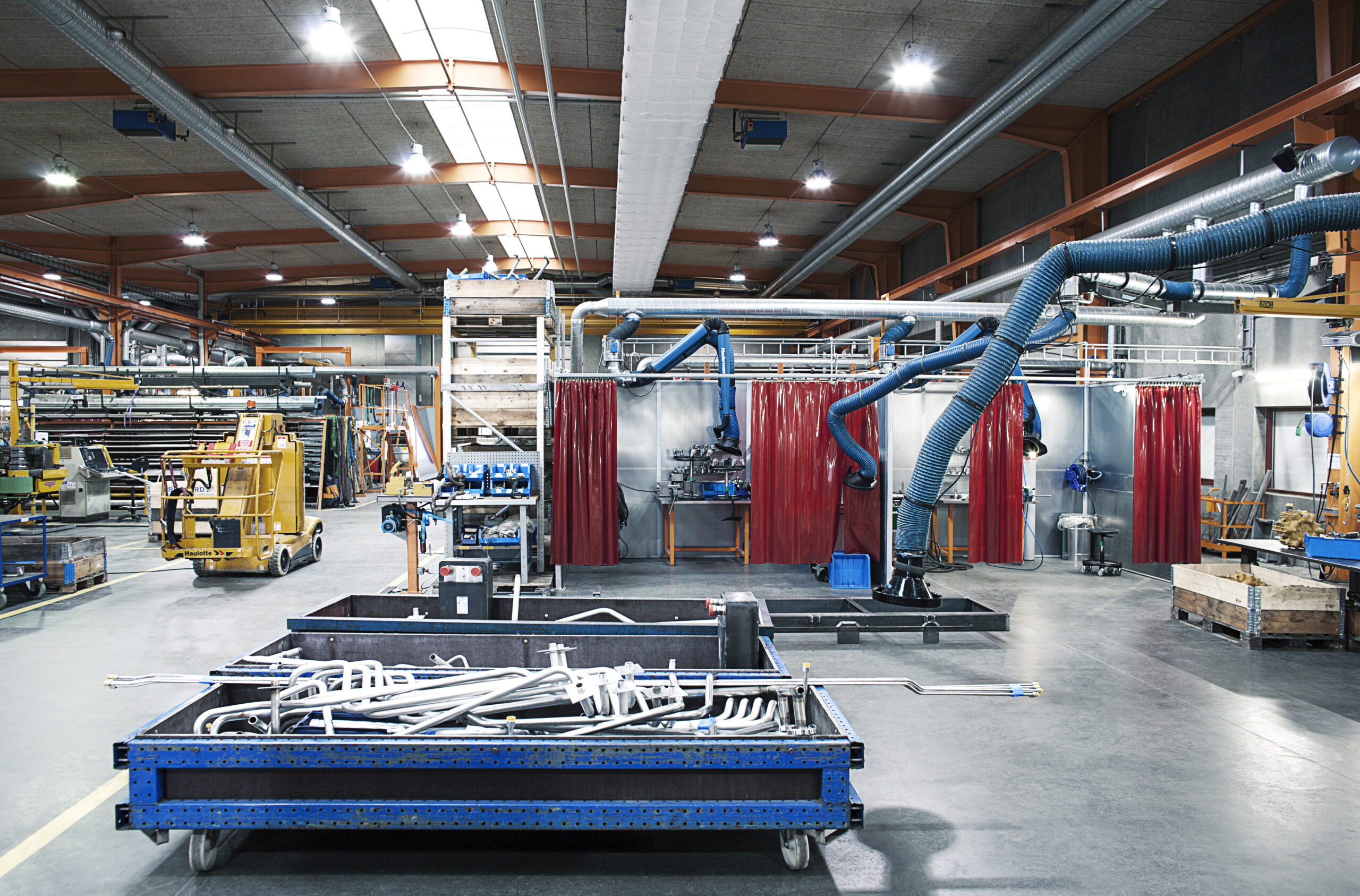 Condutas têxteis para aplicações industriais utilizadas em ambientes com máquinas pesadas e requisitos térmicos rigorosos.