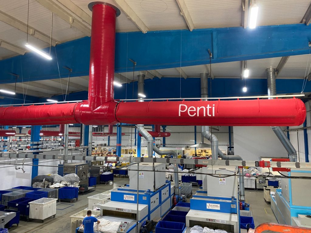 PENTİ ÇORAP fabrikasında uygulanan FabricAir çözümü, enerji verimliliği ve sürdürülebilirlik odaklı yaklaşımıyla başarılı bir örnek sunuyor.
