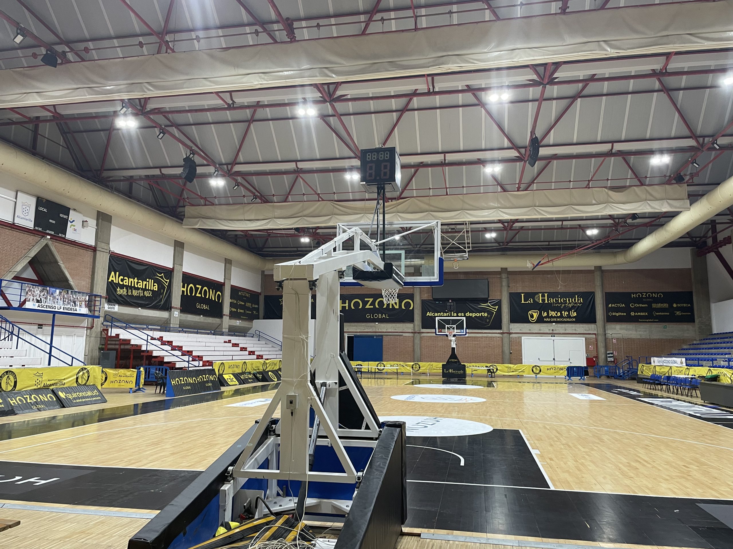 FabricAir kumaş hava kanalları İspanya'daki Fausto Vicent Spor Merkezi'nde sporcular ve seyirciler için konforlu bir ortam sağlıyor.