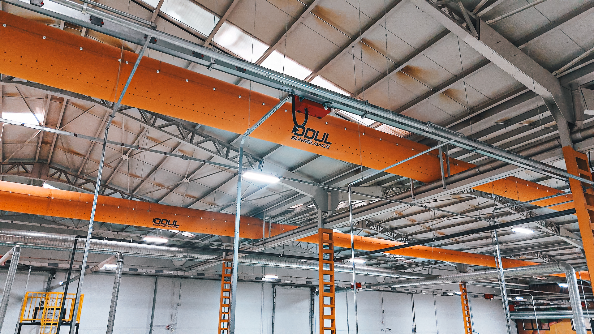 Ödül Solar’ın tesisi için tasarlanan FabricAir kumaş kanalları, üretim alanındaki toz kontrolünün sağlanmasına yardımcı oldu.