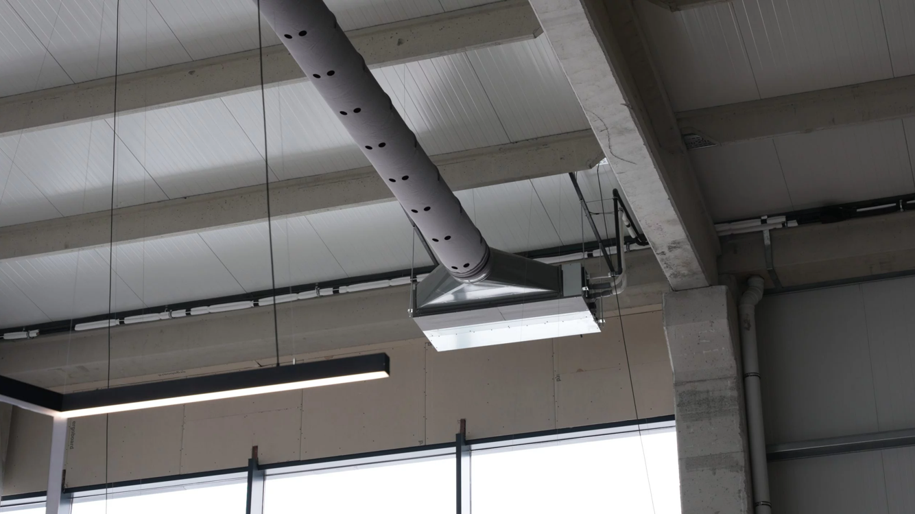 FabricAir kumaş hava kanalları, kanallı klima sistemleri için esnek ve yenilikçi bir çözüm sunar.