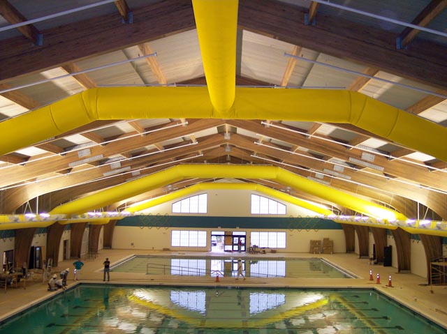 Kapalı havuzlarda yoğuşma yapmayan ve korozyona uğramayan FabricAir kumaş hava kanalları