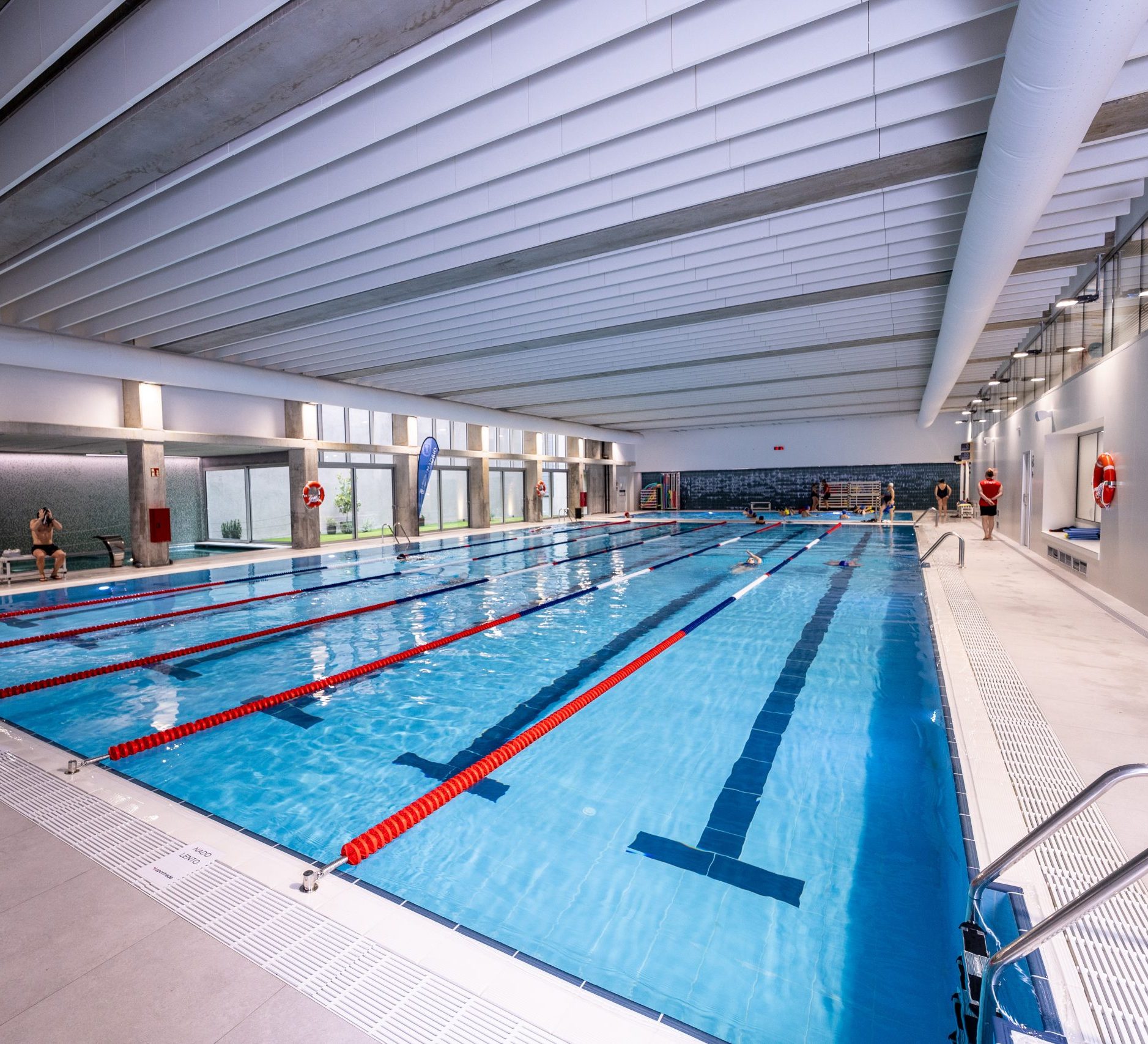 Kapalı havuzlarda yoğuşma yapmayan ve korozyona uğramayan FabricAir kumaş hava kanalları