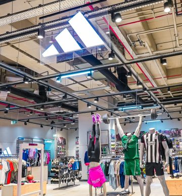 Adidas Mağazasında Konforlu İç Mekan Hava Ortamı Sağlayan FabricAir Kumaş Hava Kanalları