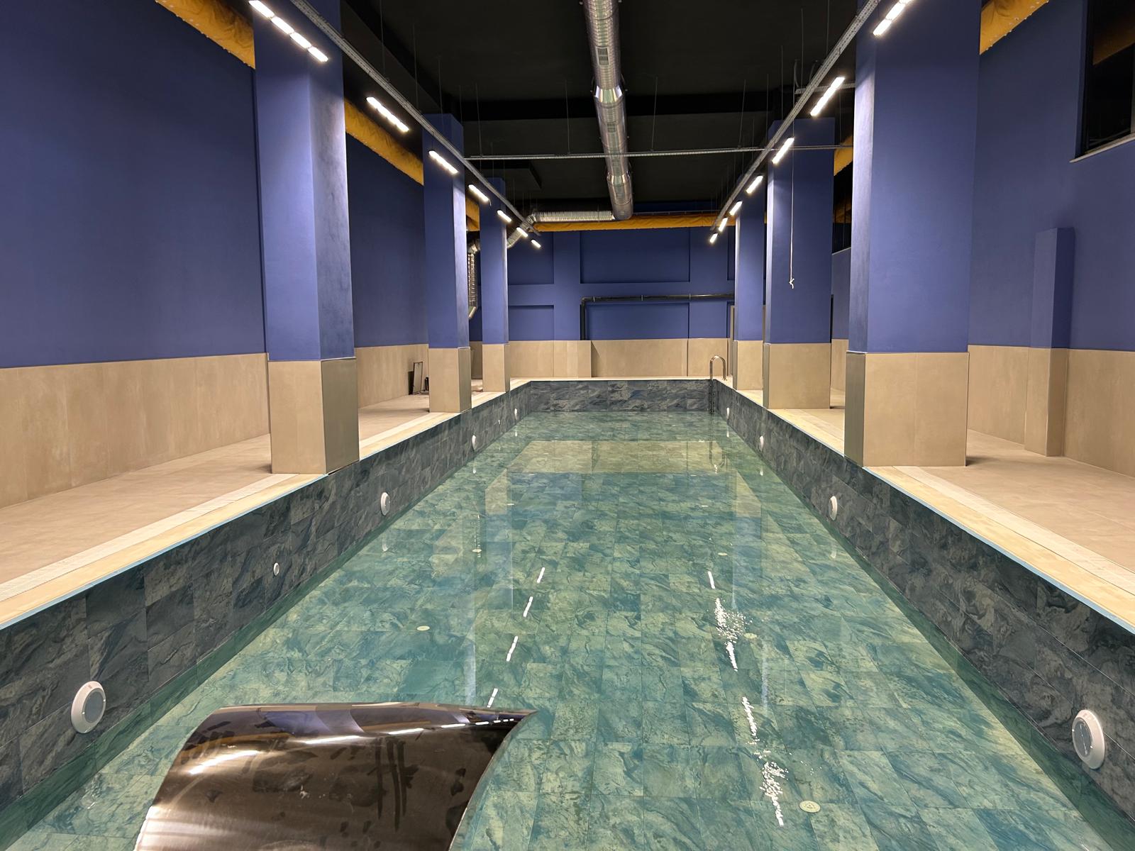 Fars Pandros Kapalı Yüzme Havuzunda Yoğuşma Yapmayan ve Korozyona Uğramayan FabricAir Kumaş Hava Kanalları