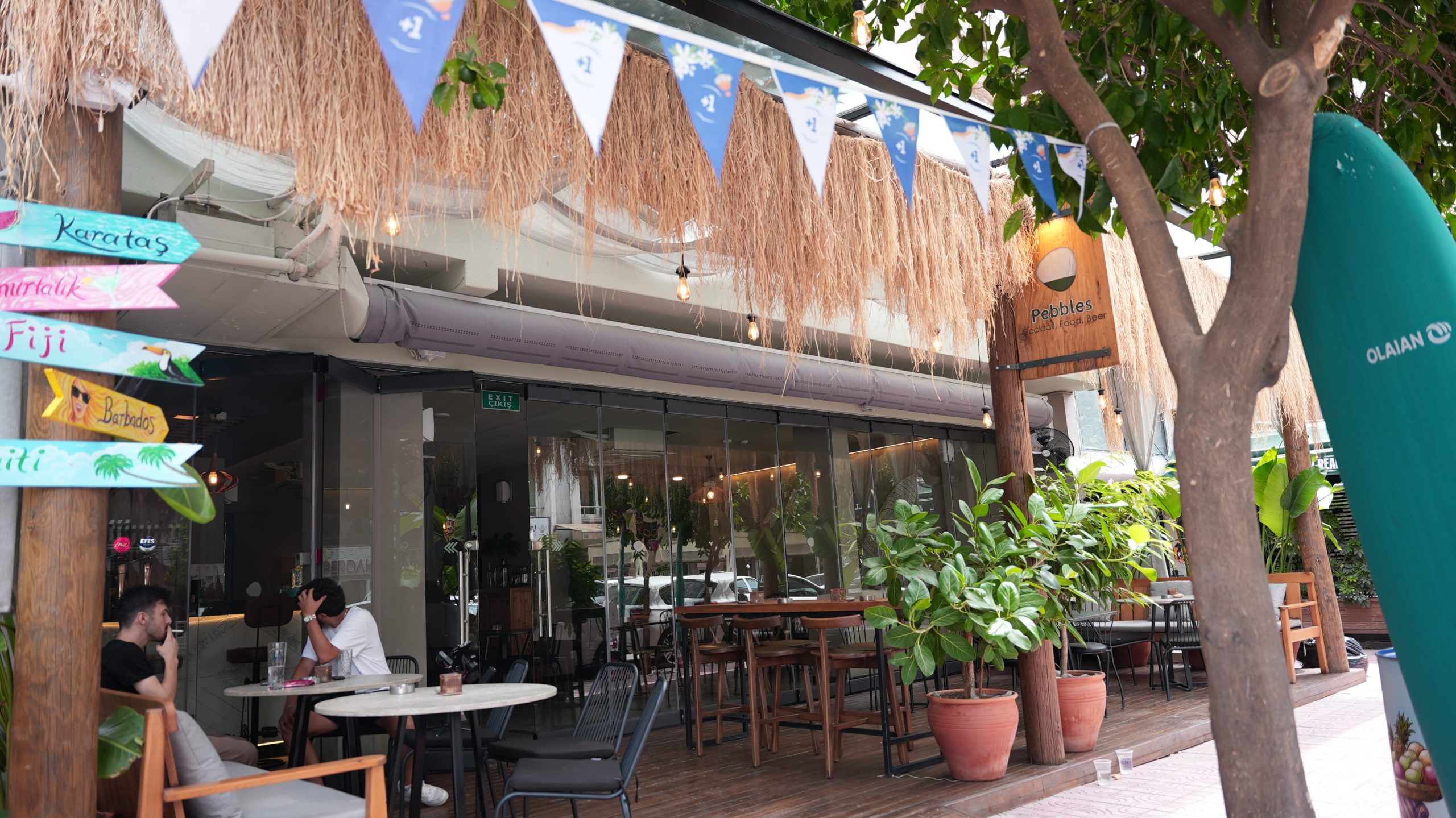 Pebbles Kafe'de FabricAir Kumaş Hava Kanalları ile Yüksek Konfor