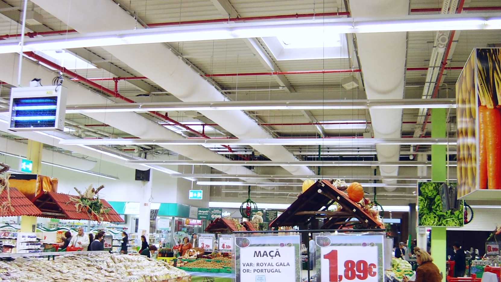 White air duct systems with ventilation ducts inside a supermarket