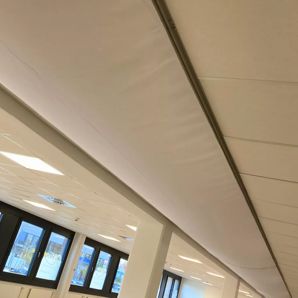 Textile air distribution system utilizing white low profile fabric duct featuring FabricAir’s MicroFlow flow model is installed at a physical therapy office in Braunschweig, Germany to provide a comfortable, draft-free, antimicrobial air dispersion system for employees and patients.