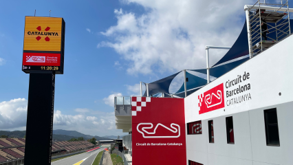 Red fabric ducts provide ideal climate in a new event space at the Circuito de Barcelona- Cataluna