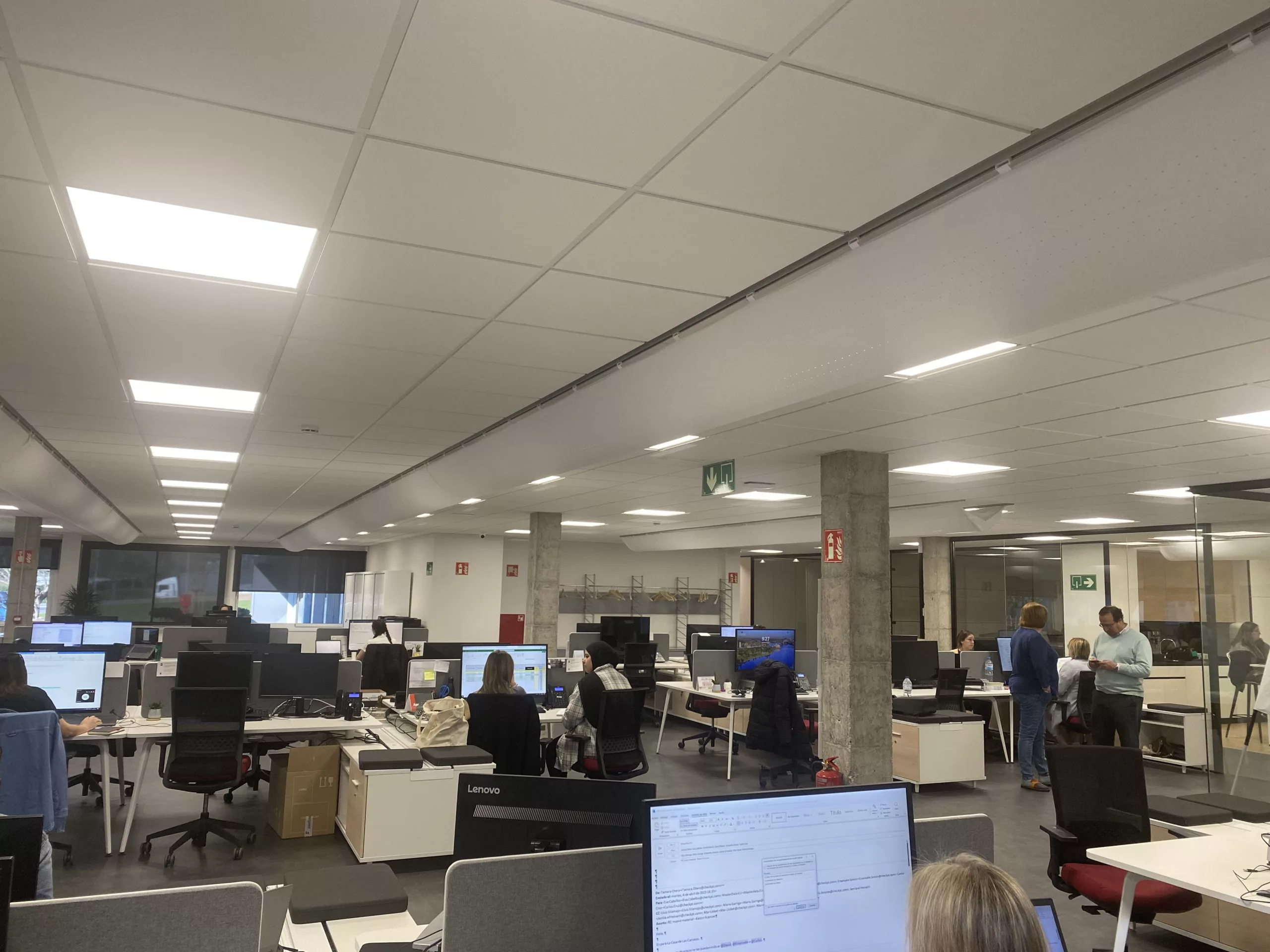 white, combi 80, d-shaped, fabric duct for office space in Spain