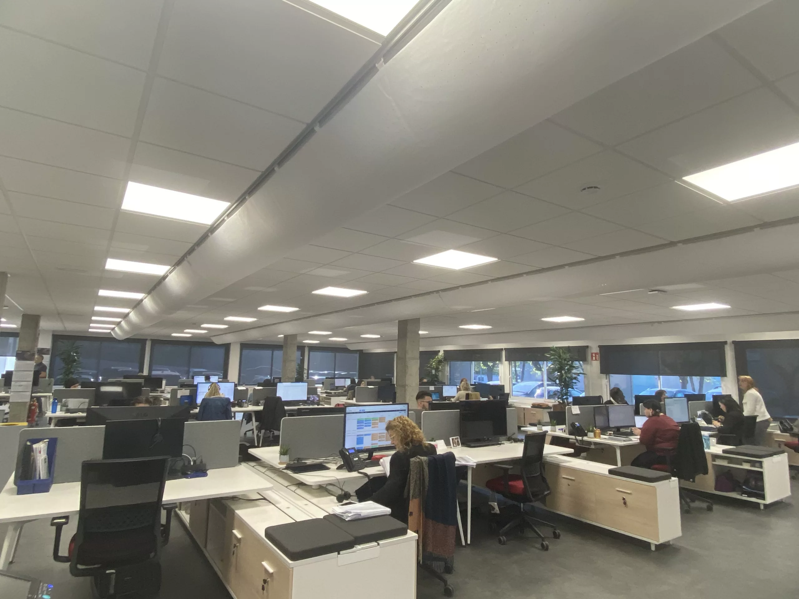 white, combi 80, d-shaped, fabric duct for office space in Spain