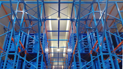 White fabric ducting using FabricAir’s Combi 20 fabric is installed in a pharmaceutical warehouse to optimize climate control.