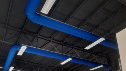 The bright blue fabric duct system in the Sonora bus station helps maintain a comfortable temperature in occupied spaces