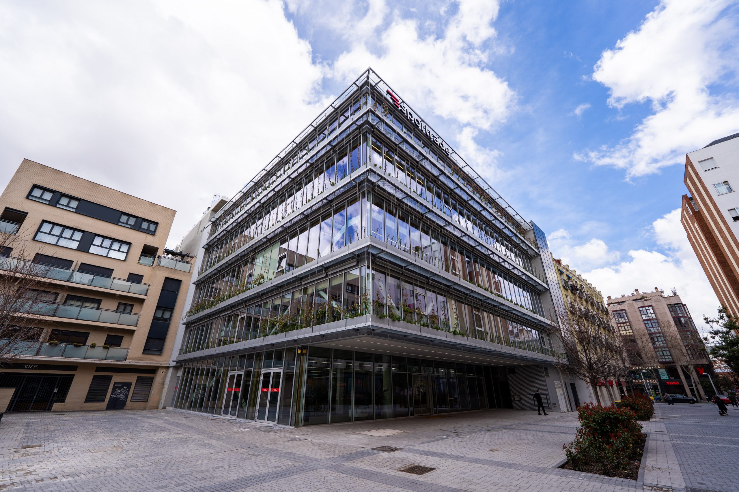 Fabric air dispersion system installed in the Sportrade Cuatro Caminos in Spain