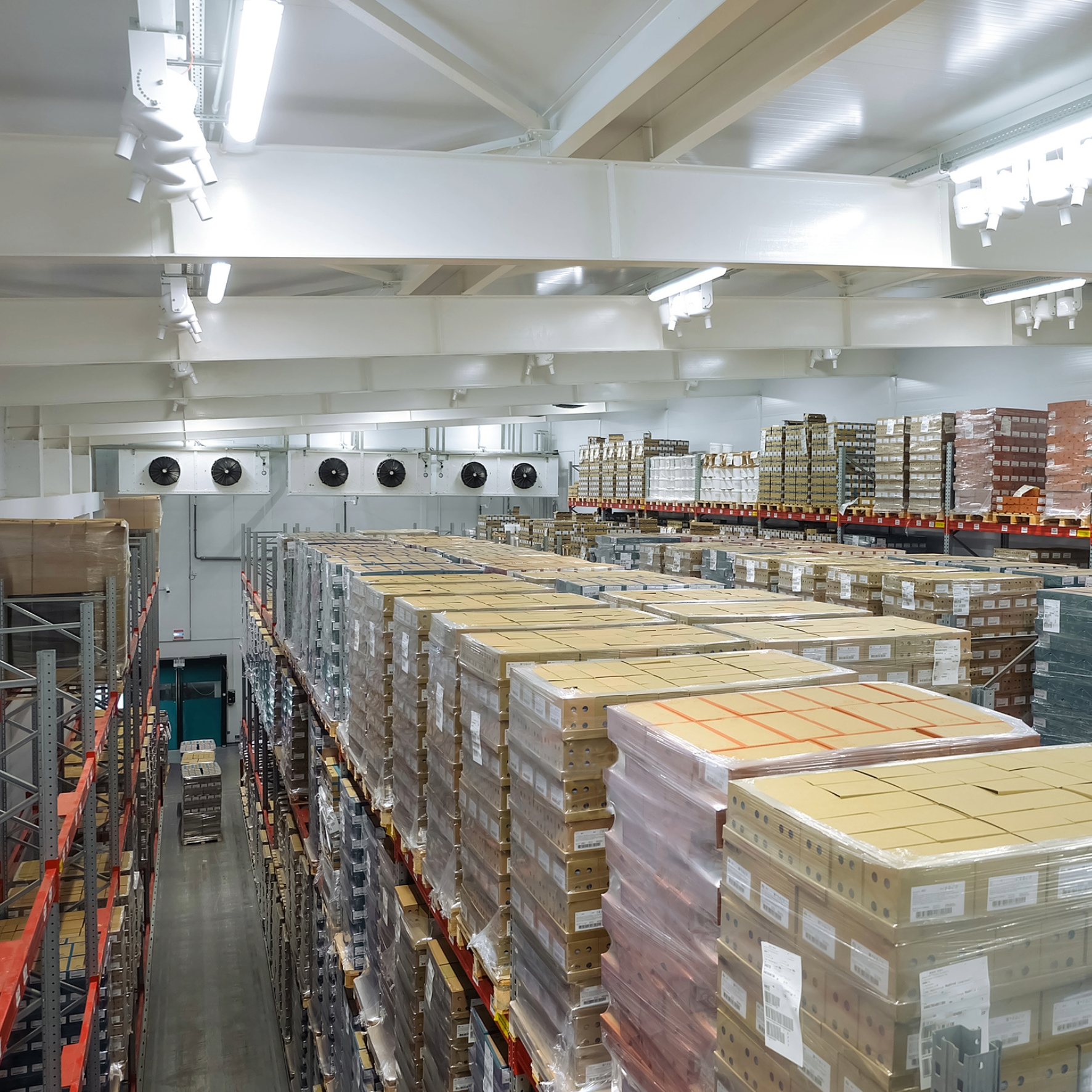 Improper management of frost in a cold storage facility can lead to the formation of thick layers, impacting system efficiency. A special duct attached to the unit can help trap heat and maximize the efficiency of the system saving time and money.