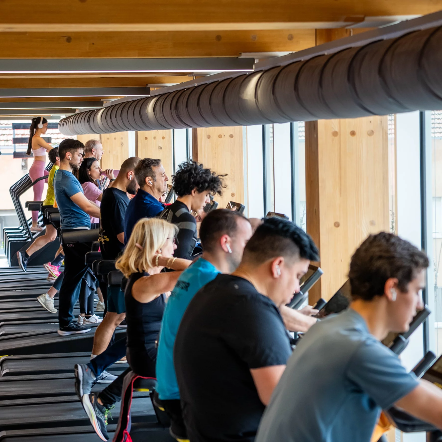 Fabric air dispersion system installed in the Sportrade Cuatro Caminos in Spain