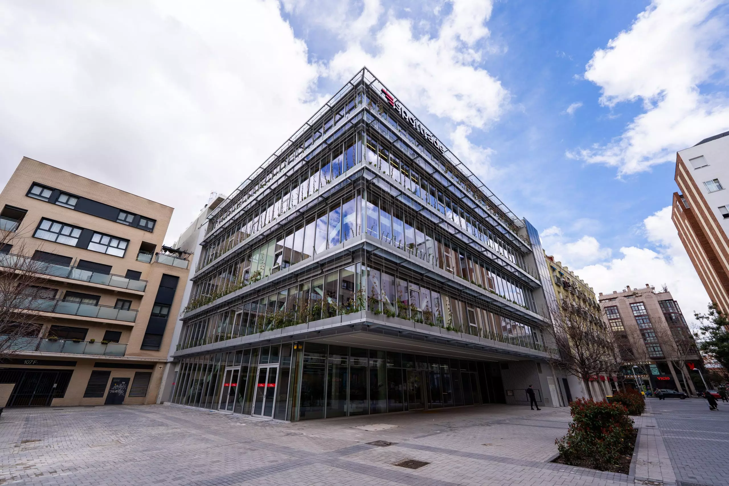 Fabric air dispersion system installed in the Sportrade Cuatro Caminos in Spain