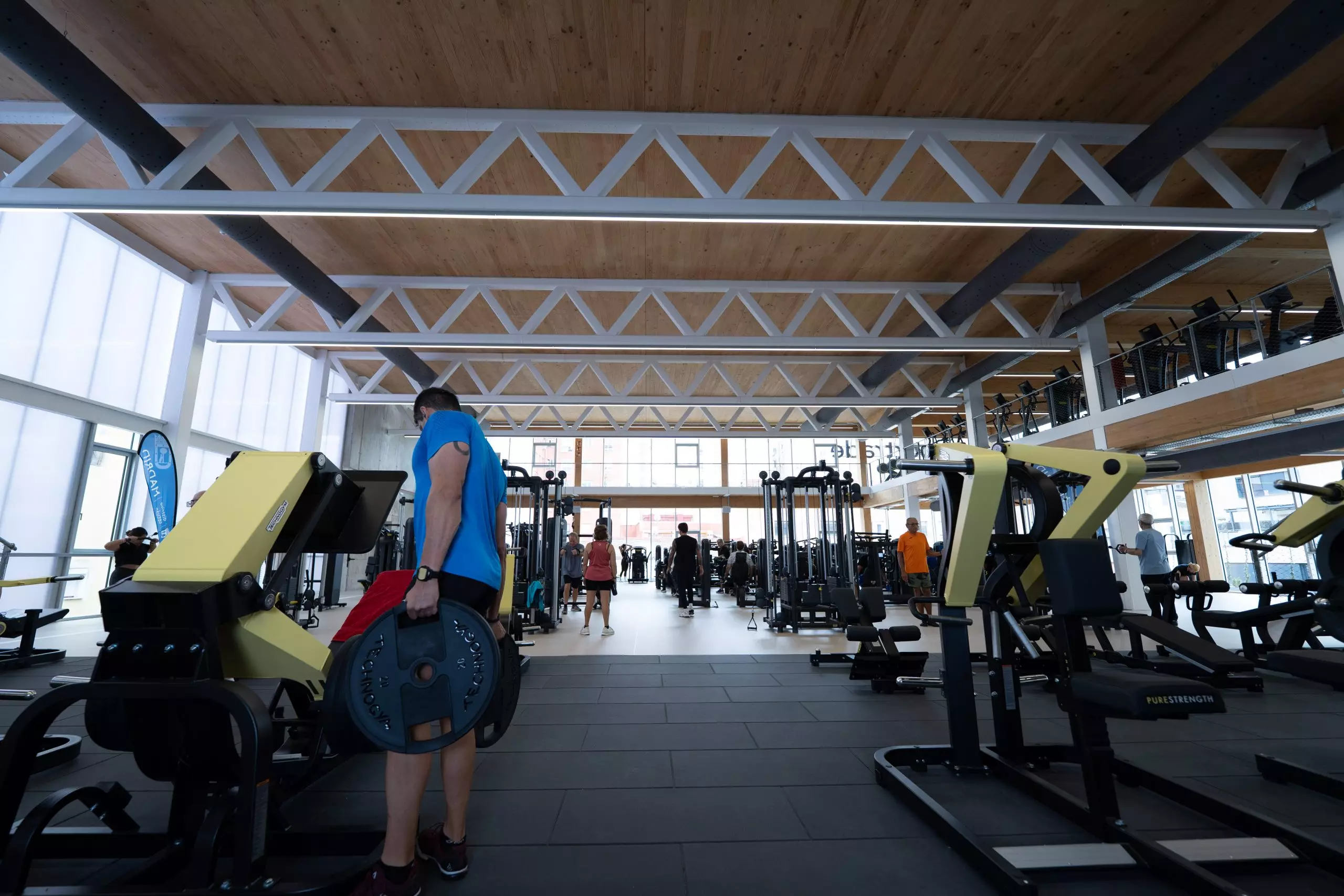 Fabric air dispersion system installed in the Sportrade Cuatro Caminos in Spain