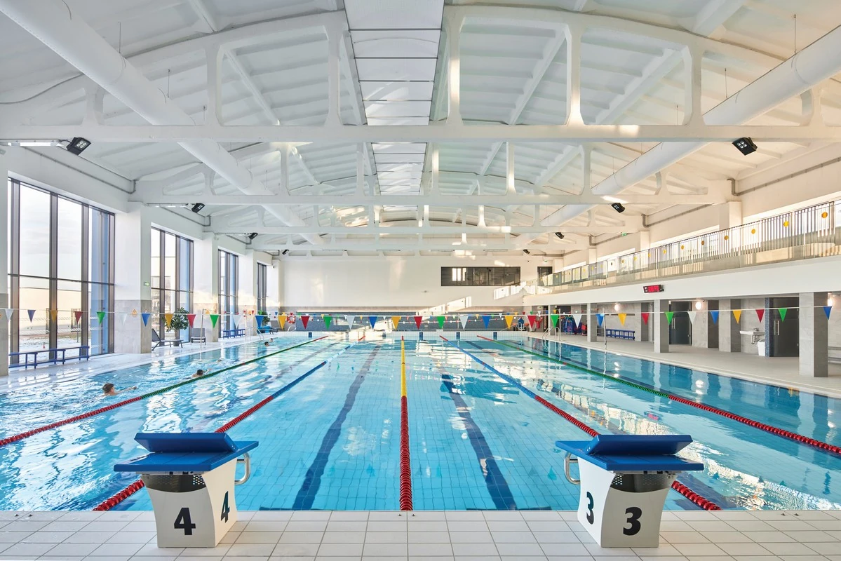 FabricAir's Return Air System is shown aesthetically installed in a pool. A taut rectangular structure complete with a perforated fabric draws contaminated air from the space complementing the supply system for perfect air distribution.